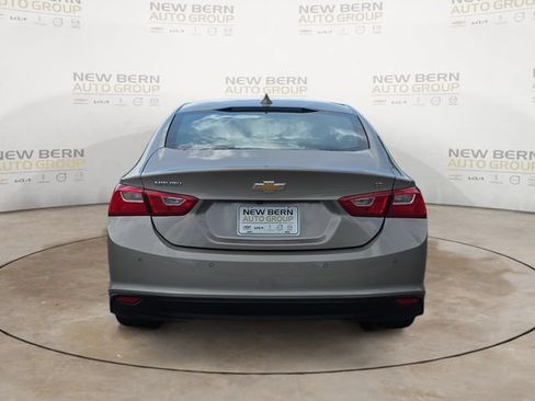 Used 2025 Chevrolet Malibu LT FWD image 4