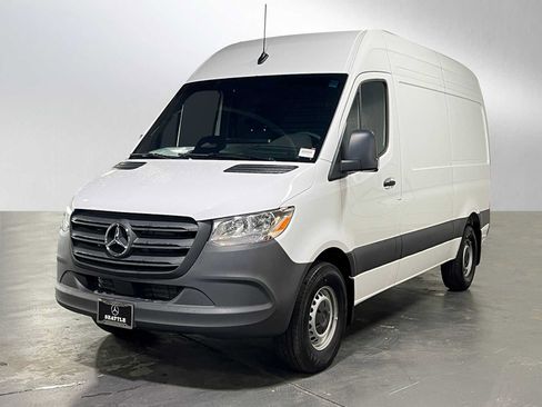 Used 2025 Mercedes-Benz Sprinter 2500 image 7