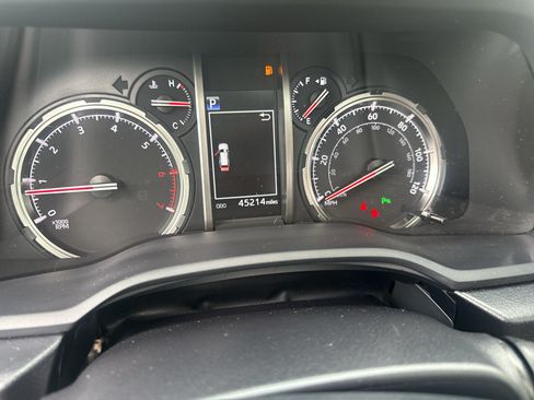 Used 2024 Toyota 4Runner Limited AWD/4WD image 19