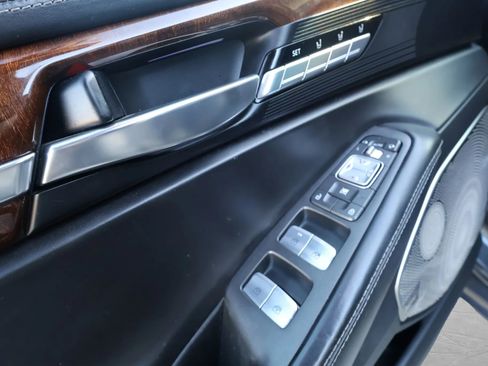 Used 2018 Genesis G90 5.0 Ultimate image 12