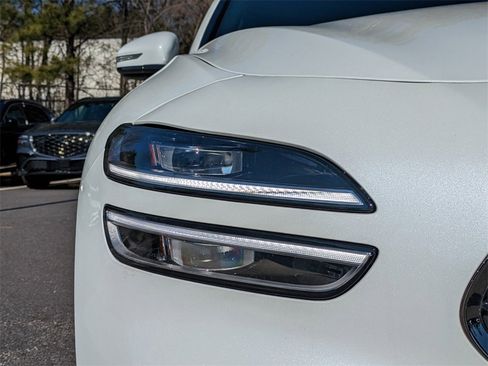 Used 2025 Genesis G70 2.5T w/ Sport Prestige Package image 9
