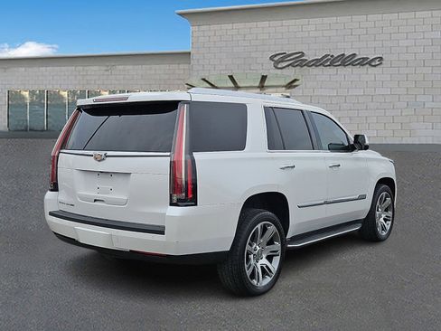 Used 2016 Cadillac Escalade Luxury image 4