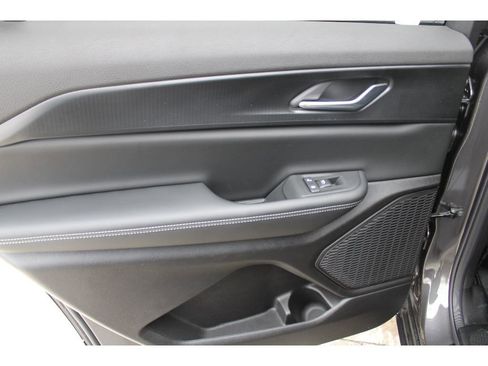 New 2025 Jeep Grand Cherokee L Altitude image 31