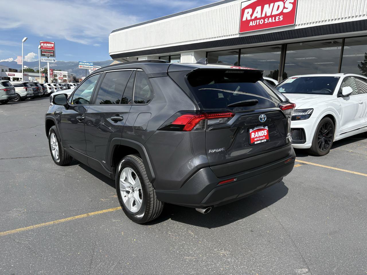 Used 2021 Toyota RAV4 XLE w/ Convenience Package AWD/4WD image 5