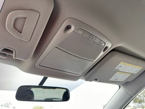 Used 2018 Nissan Rogue SV w/ Premium Package FWD image 23