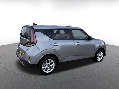 Used 2025 Kia Soul LX w/ LX Technology Package FWD image 14