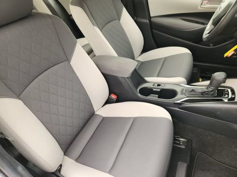 Used 2025 Toyota Corolla LE FWD image 10