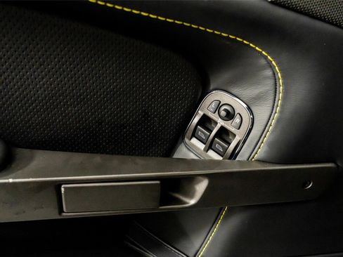 Used 2015 Aston Martin V8 Vantage GT RWD image 39