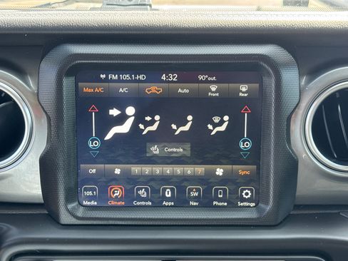 Used 2021 Jeep Gladiator Overland AWD/4WD image 12