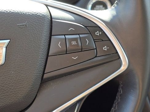 Used 2017 Cadillac XT5 Luxury image 18