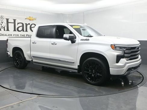 Used 2023 Chevrolet Silverado 1500 High Country w/ Technology Package AWD/4WD image 6