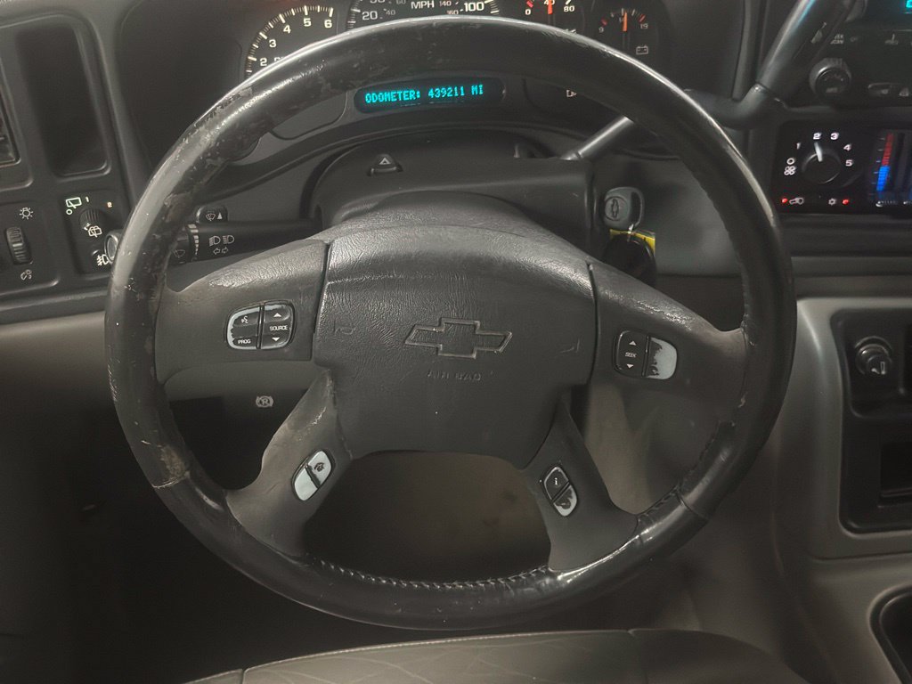 Used 2006 Chevrolet Suburban LS w/ Smart Select Package RWD image 3