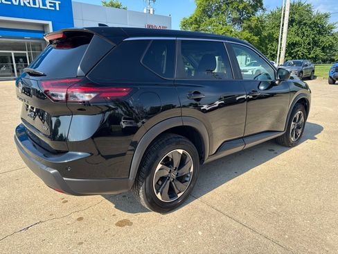 Used 2024 Nissan Rogue SV FWD image 3