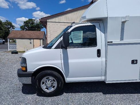 Used 2023 Chevrolet Express 3500 w/ Power Convenience Package RWD image 2