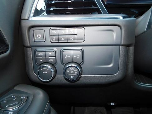 New 2025 Chevrolet Suburban Premier image 41