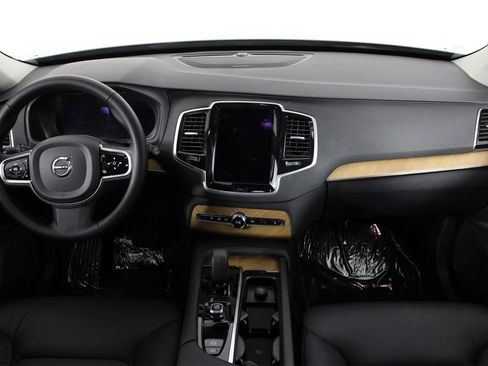 Certified 2024 Volvo XC90 T8 Plus w/ Protection Package Premier image 7