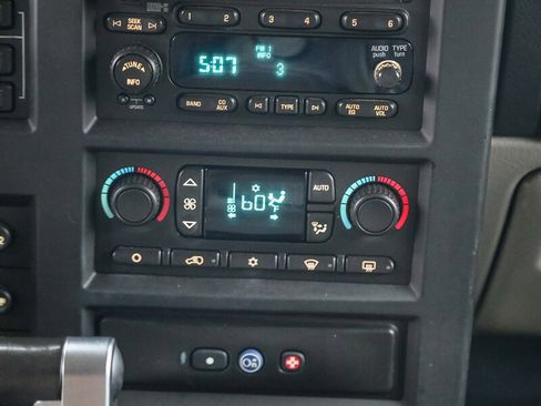 Used 2005 HUMMER H2 w/ Preferred Equipment Group image 17