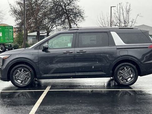 New 2026 Kia Carnival EX FWD image 10