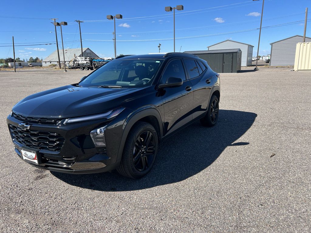 Used 2025 Chevrolet Trax ACTIV w/ Driver Confidence Package FWD image 1