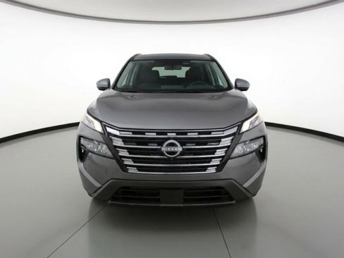 Used 2025 Nissan Rogue SV image 2