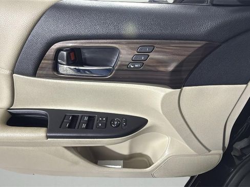 Used 2017 Honda Accord EX-L image 25