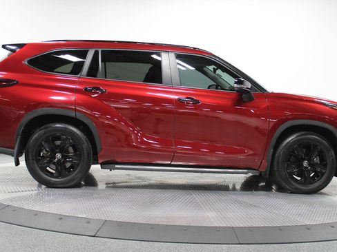Used 2024 Toyota Highlander XLE image 14