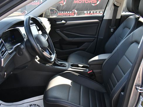 Used 2024 Volkswagen Jetta SE image 17