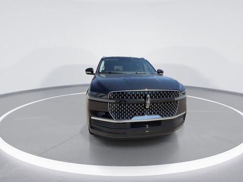 New 2026 Lincoln Navigator L Premier AWD/4WD image 3