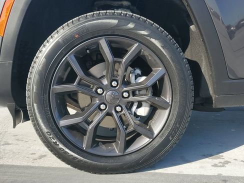 New 2025 Jeep Grand Cherokee Limited image 7