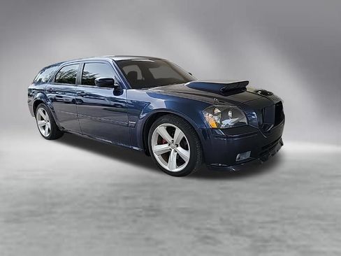 Used 2005 Dodge Magnum R/T w/ Convenience Group II RWD image 2