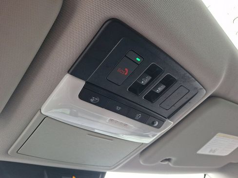 Used 2024 Mitsubishi Outlander SE image 32