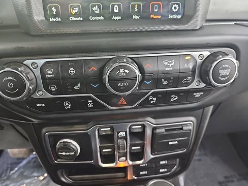 Used 2021 Jeep Wrangler Unlimited Sahara w/ Dual Top Group AWD/4WD image 28