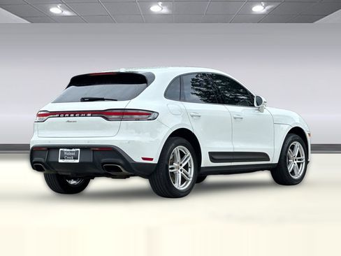Used 2023 Porsche Macan image 8