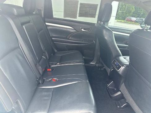 Used 2019 Toyota Highlander XLE AWD/4WD image 30