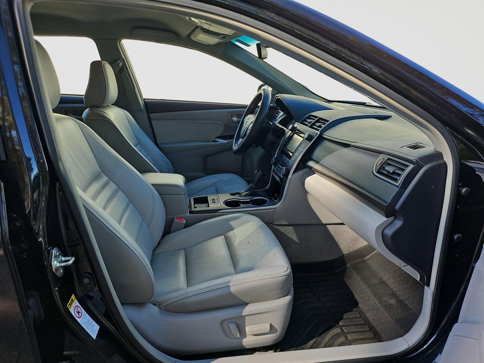 Used 2015 Toyota Camry XLE FWD image 15