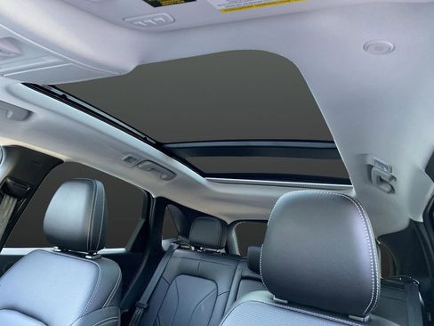 New 2025 Ford Escape SE w/ PHEV Premium Package image 7