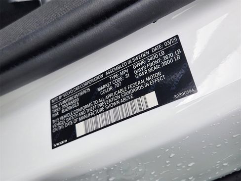 Used 2025 Volvo XC60 B5 Plus image 33