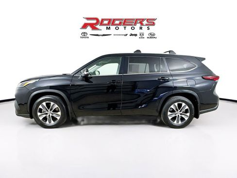 Certified 2024 Toyota Highlander XLE AWD/4WD image 9