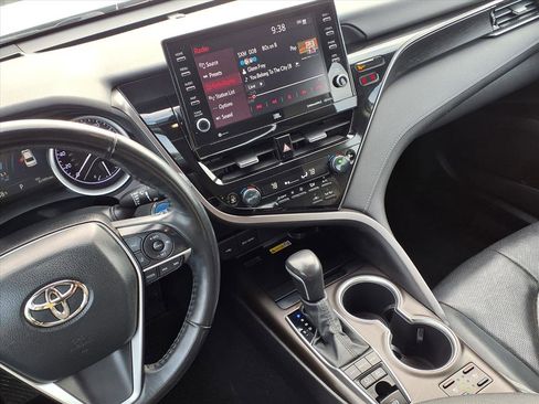 Used 2022 Toyota Camry XLE image 4