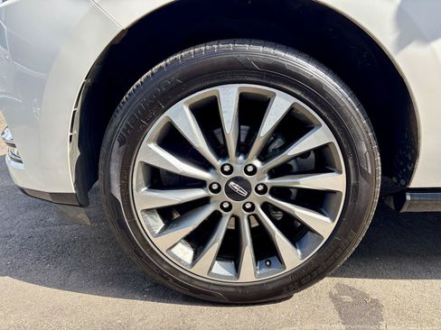 Used 2018 Lincoln Navigator Select AWD/4WD image 30