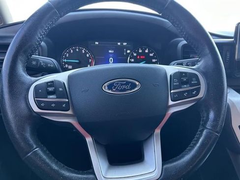 Used 2020 Ford Explorer XLT w/ Comfort Package image 12