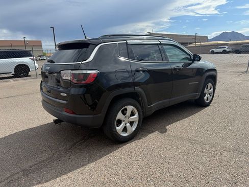 Used 2018 Jeep Compass Latitude w/ Popular Equipment Group AWD/4WD image 5