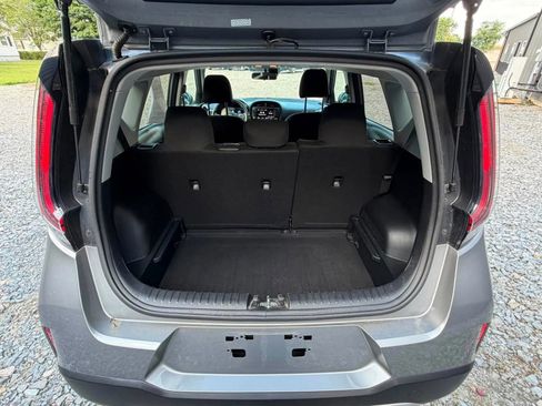 Used 2025 Kia Soul LX w/ LX Technology Package FWD image 14