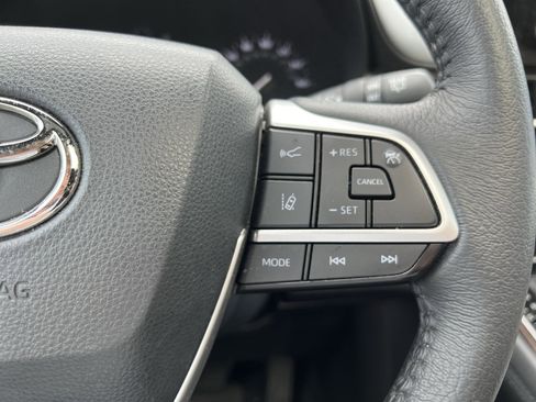 Used 2023 Toyota Sienna XLE image 20