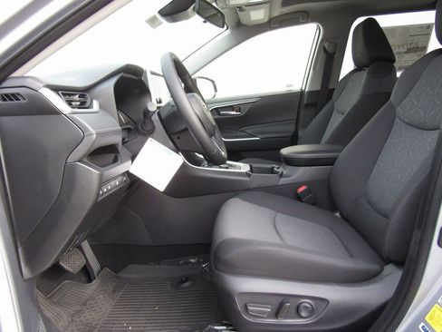 New 2025 Toyota RAV4 XLE w/ Convenience Package AWD/4WD image 11