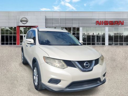 Used 2016 Nissan Rogue SV image 2