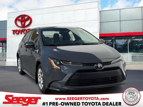 Used 2025 Toyota Corolla LE image 1