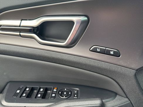 Used 2026 Kia Sportage SX image 11