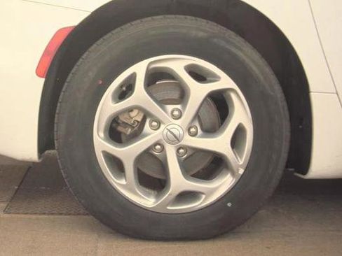 Used 2023 Chrysler Pacifica Limited FWD image 10