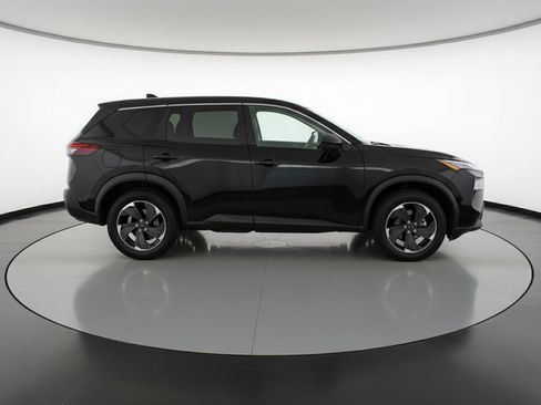 Used 2025 Nissan Rogue SV image 11